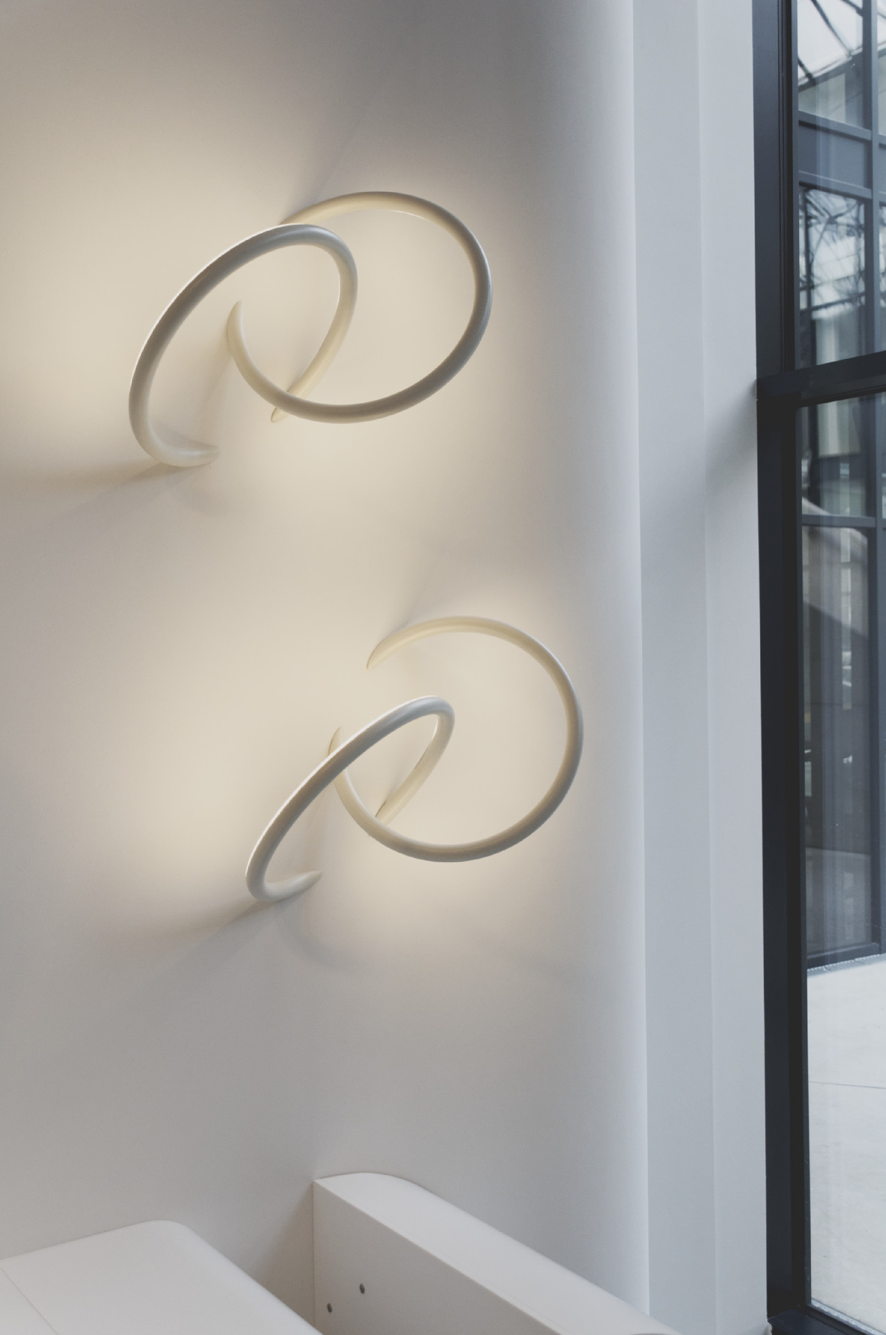 FLOS - Wall Piercing