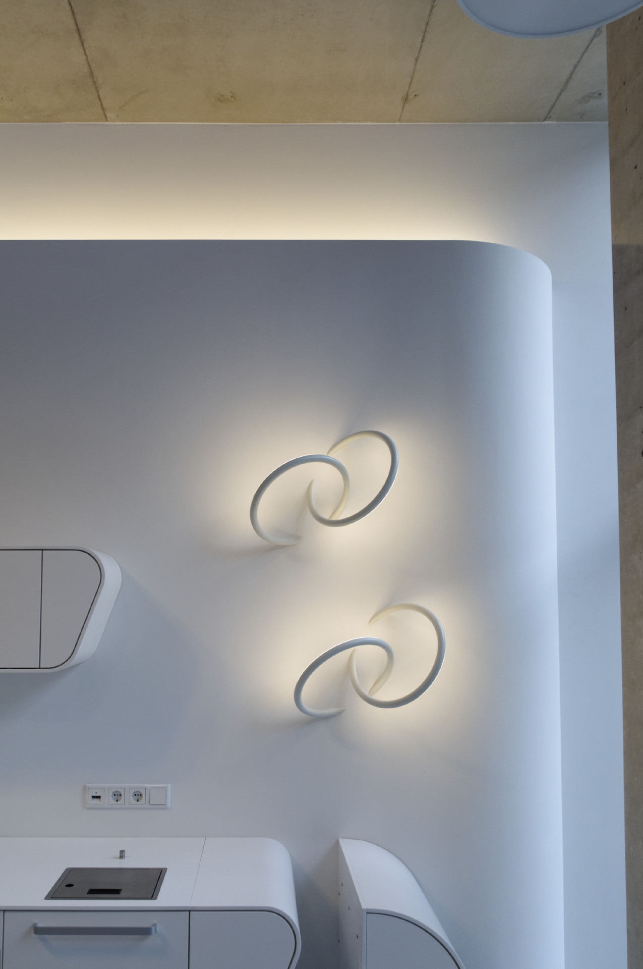 FLOS - Wall Piercing