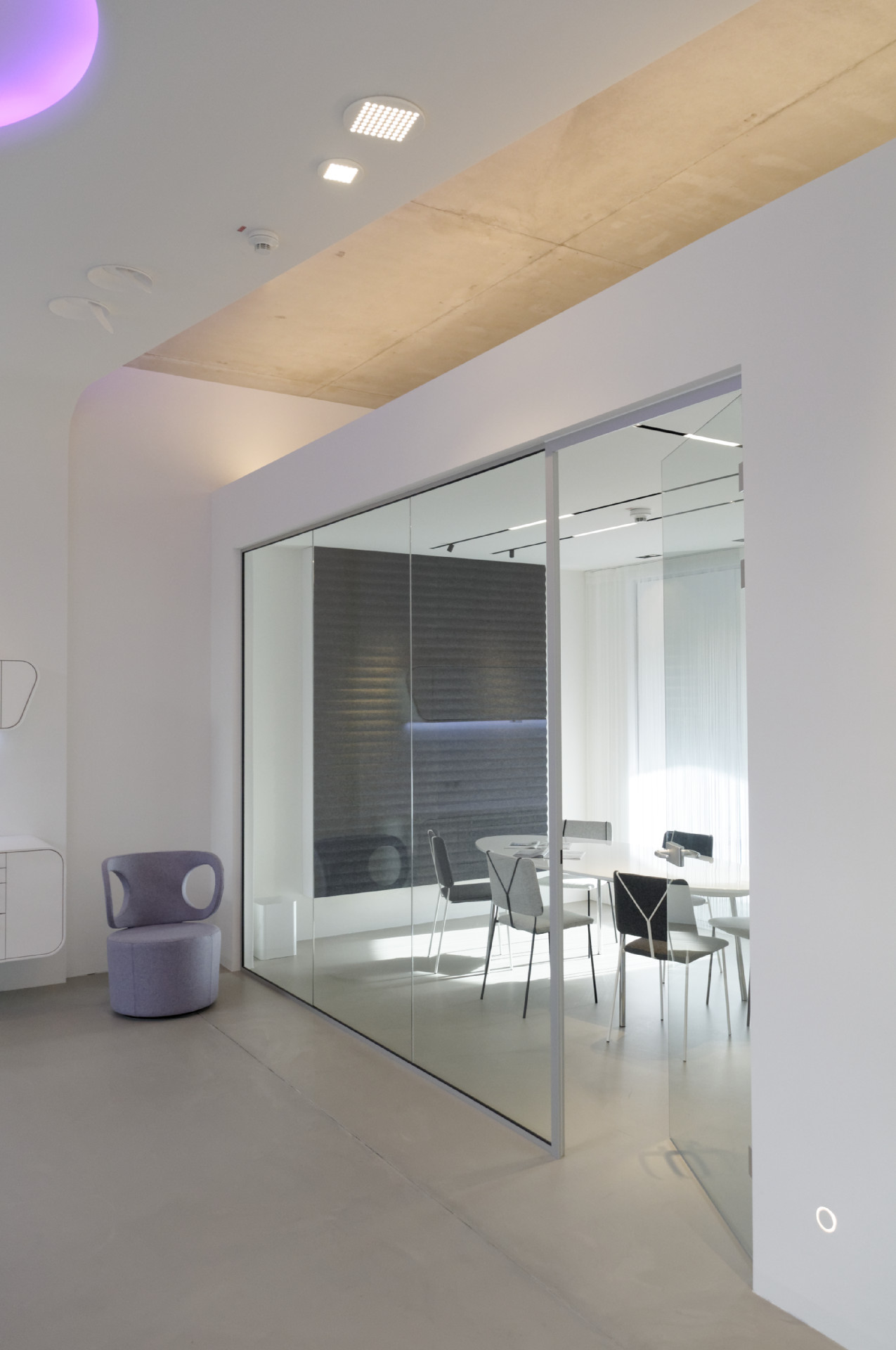 FLOS - Running Magnet